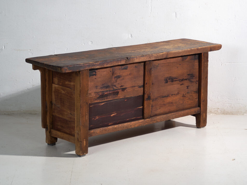 Low buffet in elm with four doors and three drawers – China, circa 1930