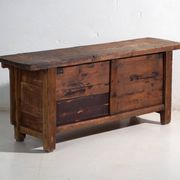 Buffet bas en orme à quatre portes et trois tiroirs – Chine, vers 1930