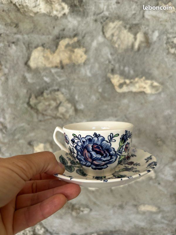 6 coffee cups Johnson Bros in perfect condition