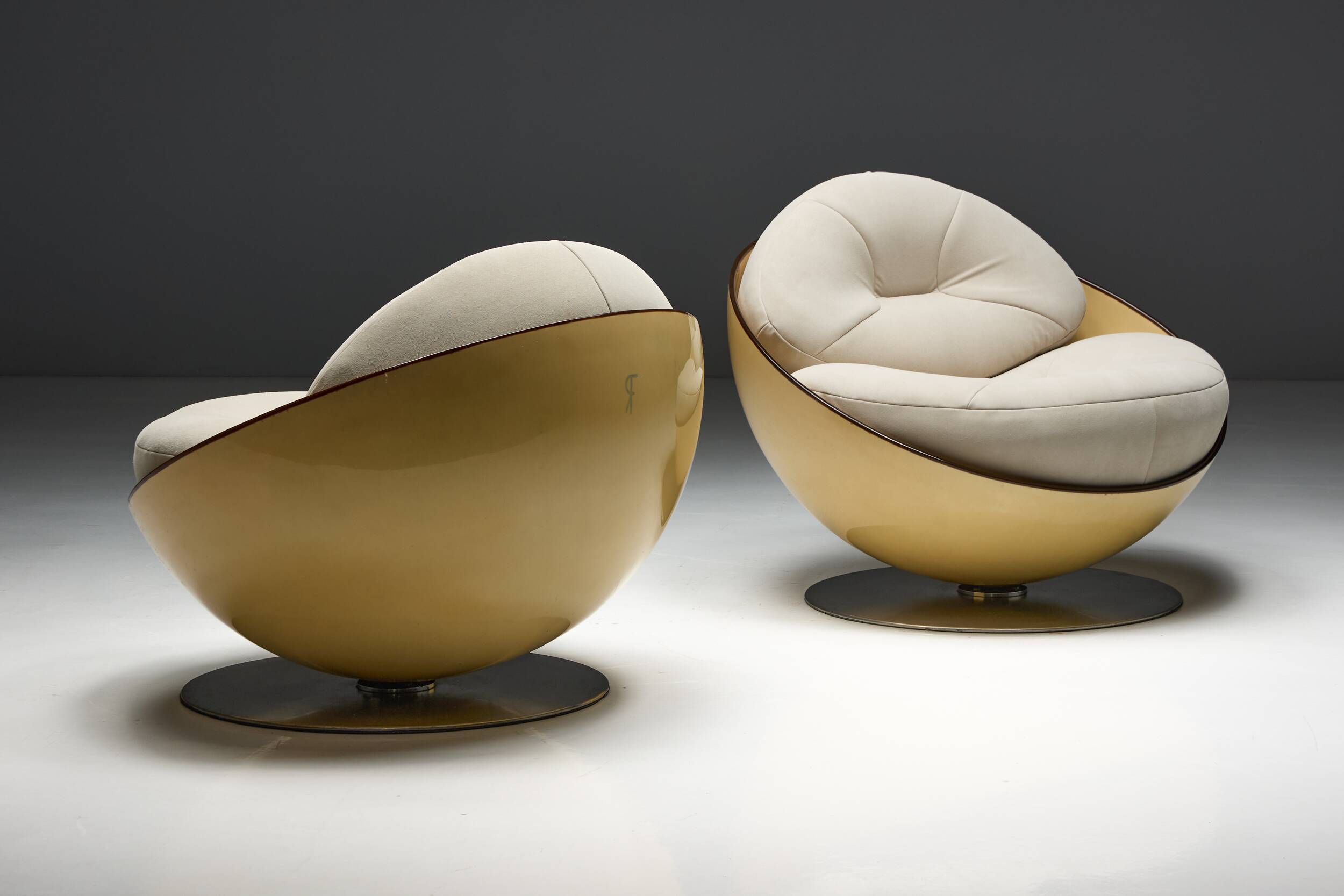 Esfera lounge chairs by Ricardo Fasanello, Brazil, late 1960s