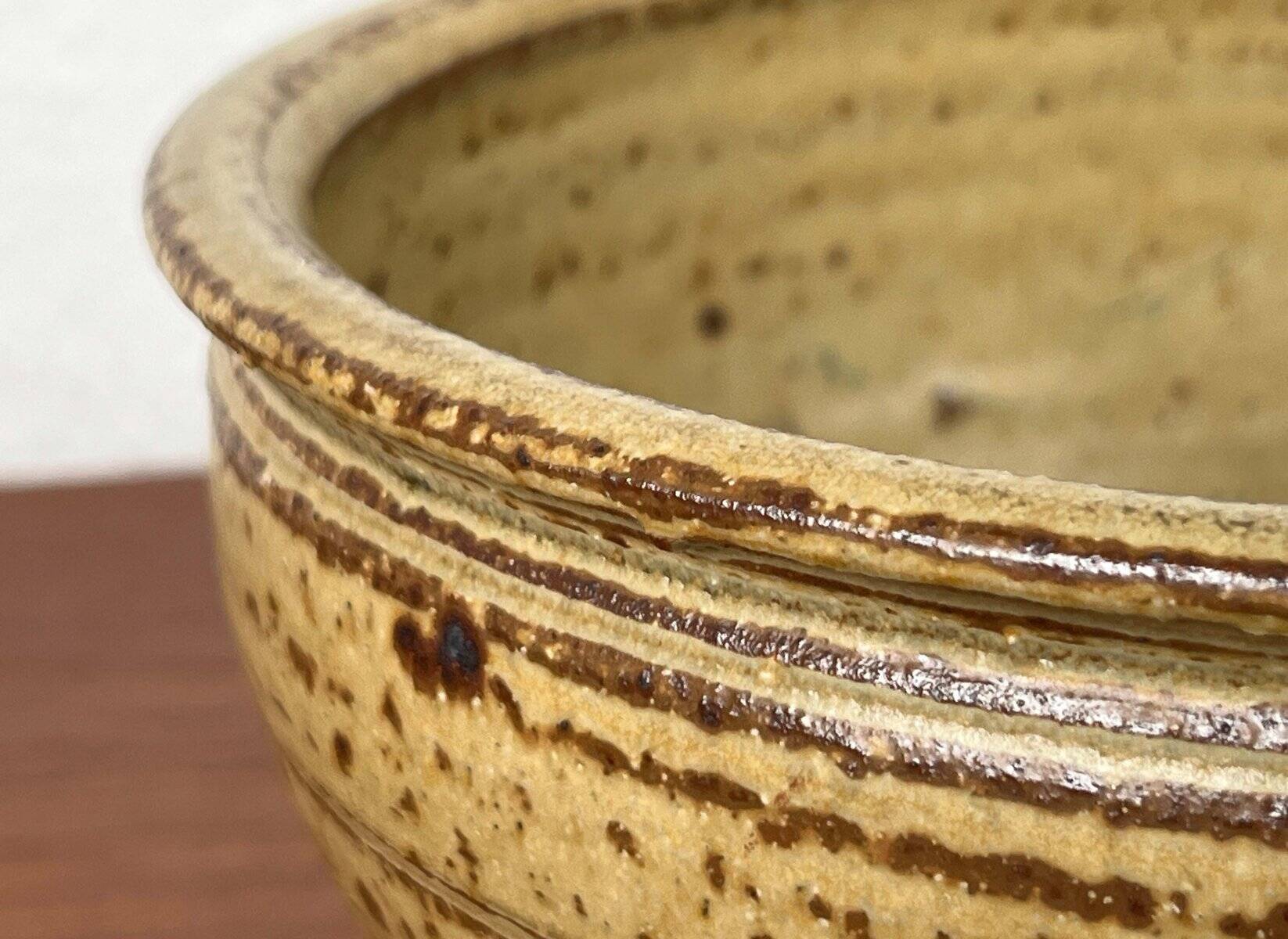 Mid-century modern British studio pottery bowl by Richard Batterham, 1960s.