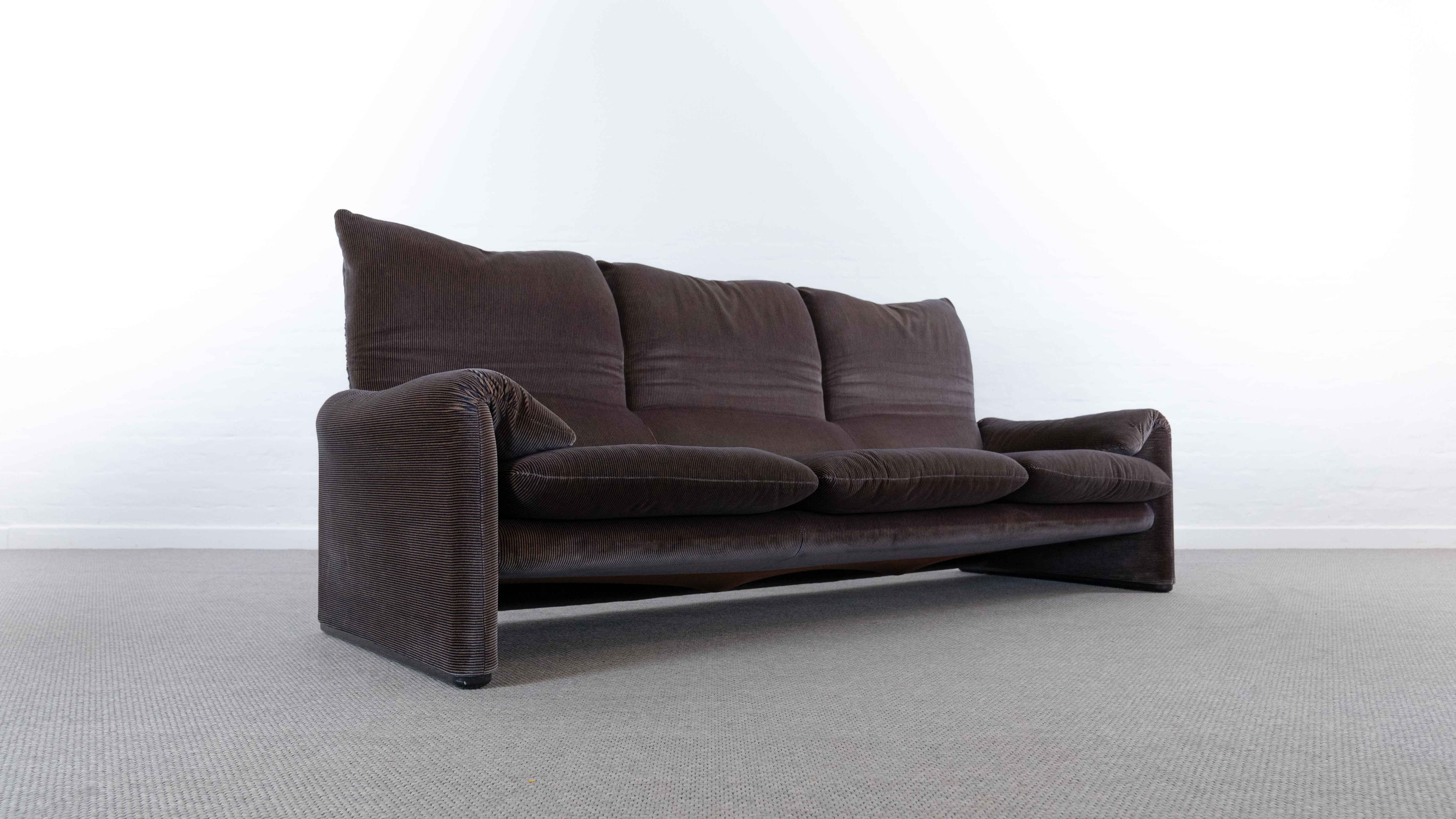 Maralunga 3-seater sofa by vico magistretti for cassina, italy