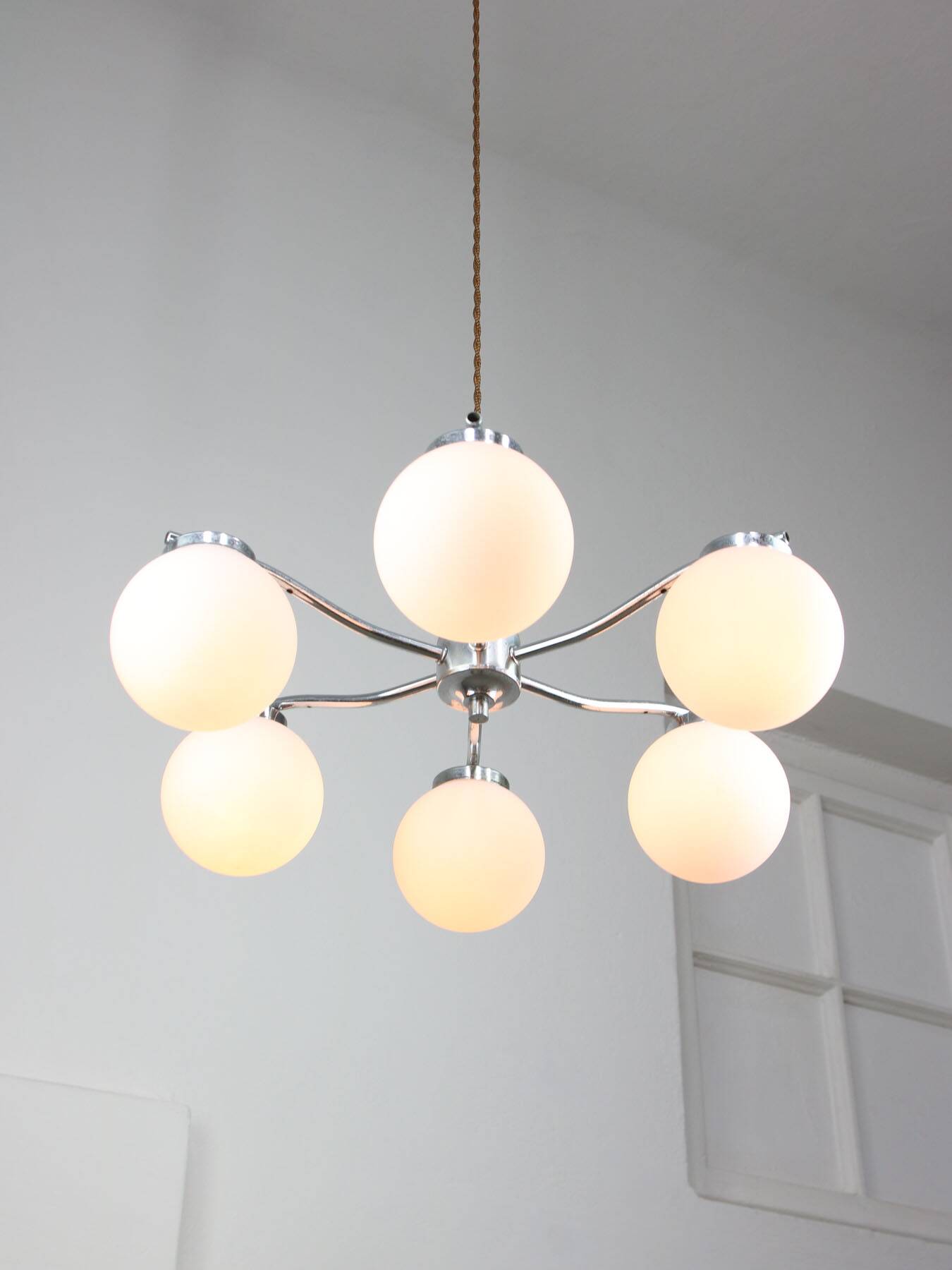 Lustre Vintage en Chrome et Opaline, Italie, années 1970