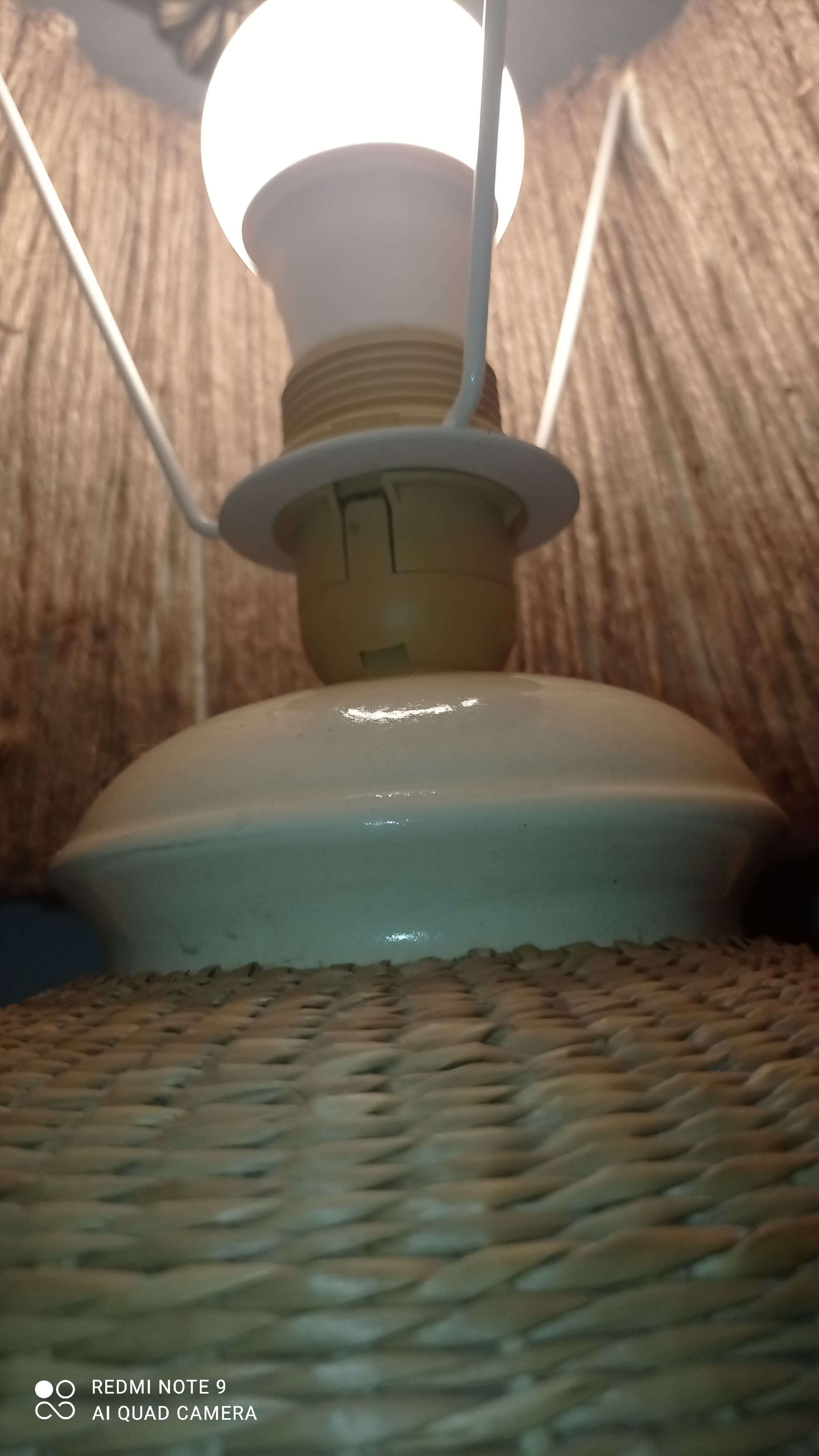 Wicker lamp and rope