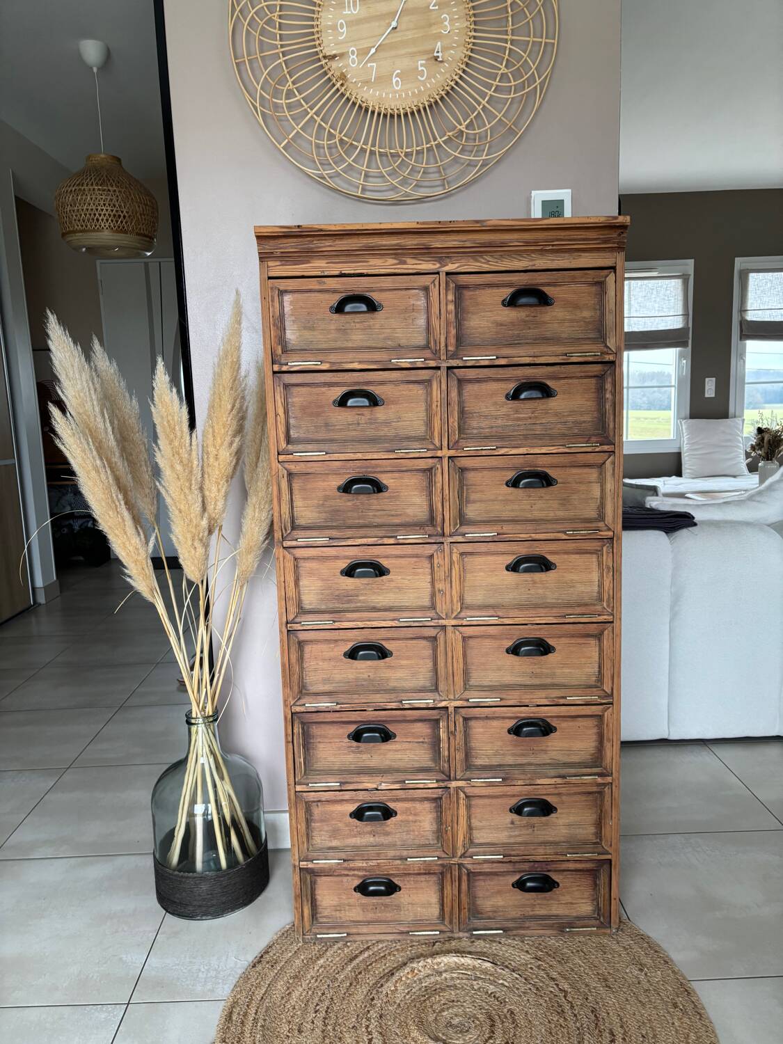 Notary cabinet with flaps