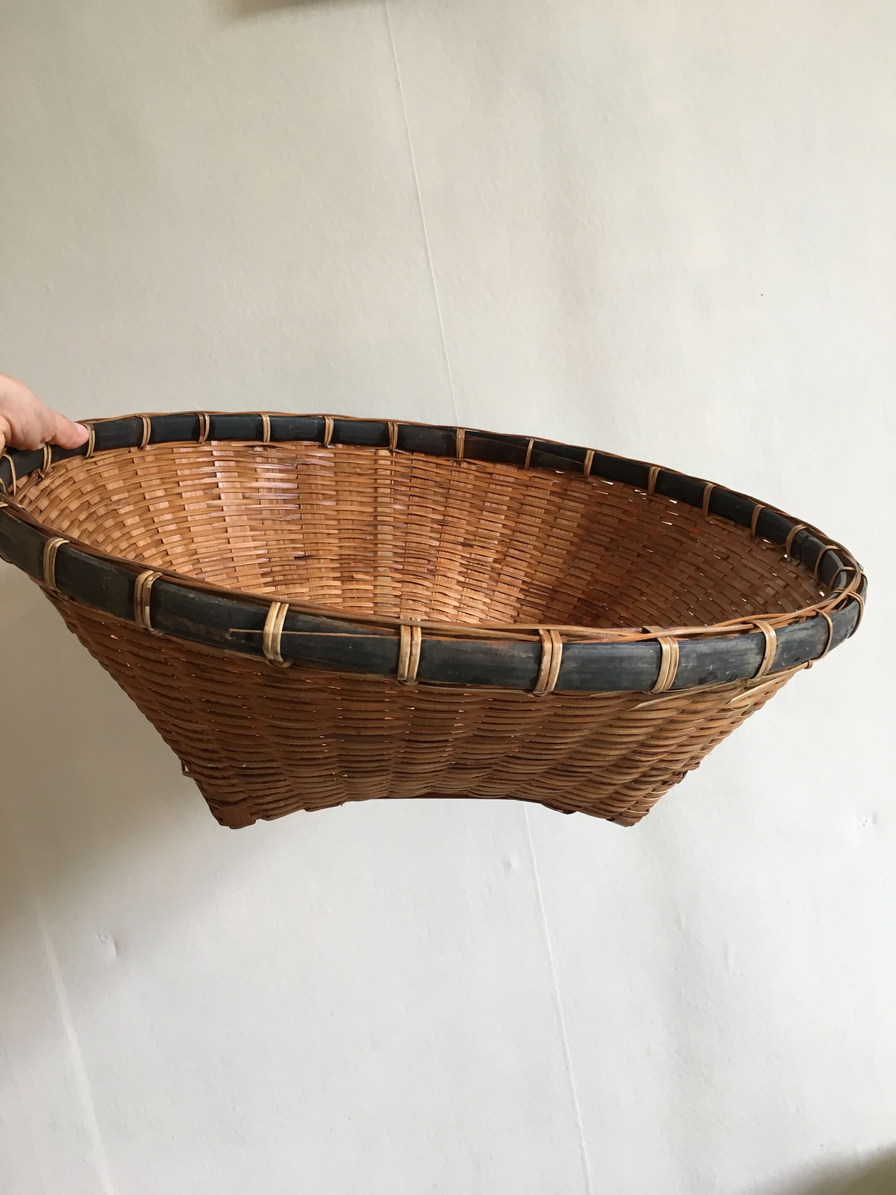 Panier en osier d’inspiration asiatique