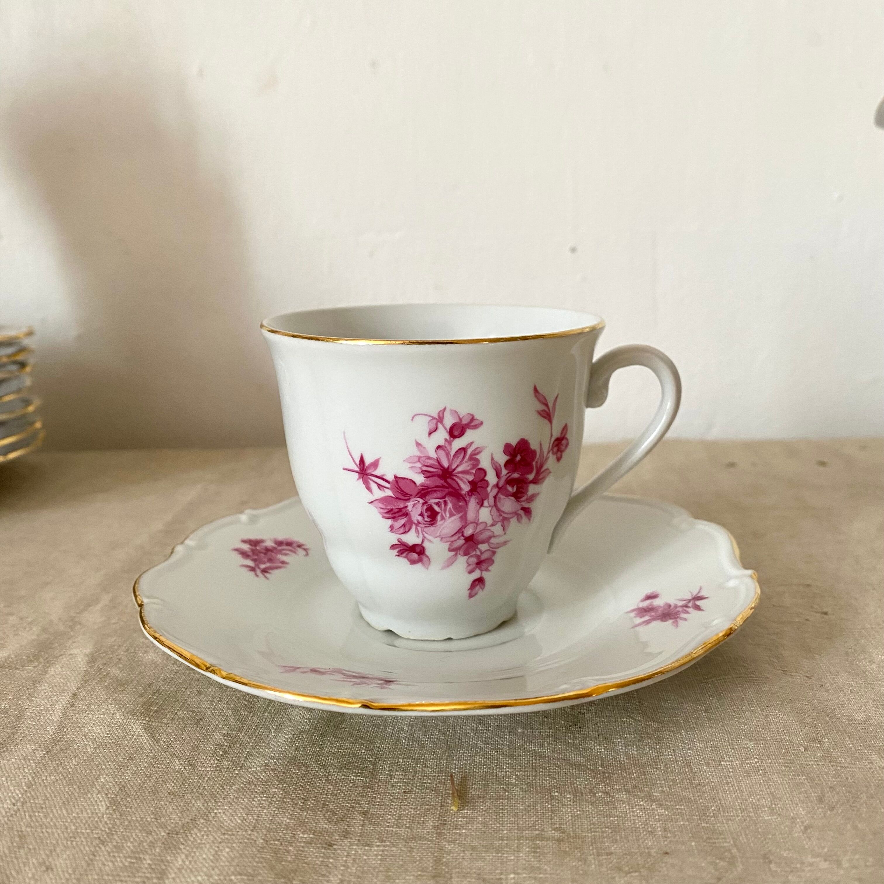 Tasses en porcelaine fleuries
