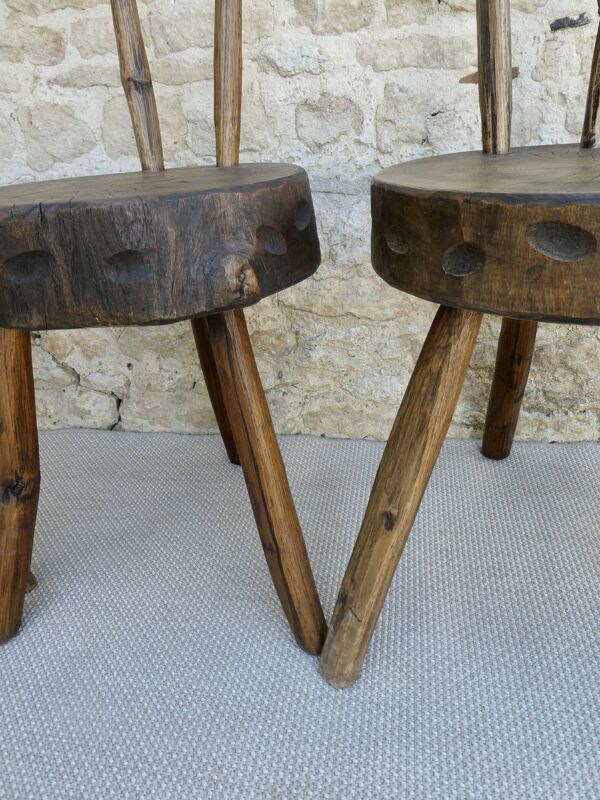 Suite de 4 chaises tripodes, assises tronc, bois massif