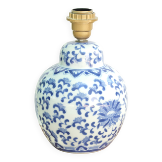 White Chinese porcelain lamp base, blue floral decoration