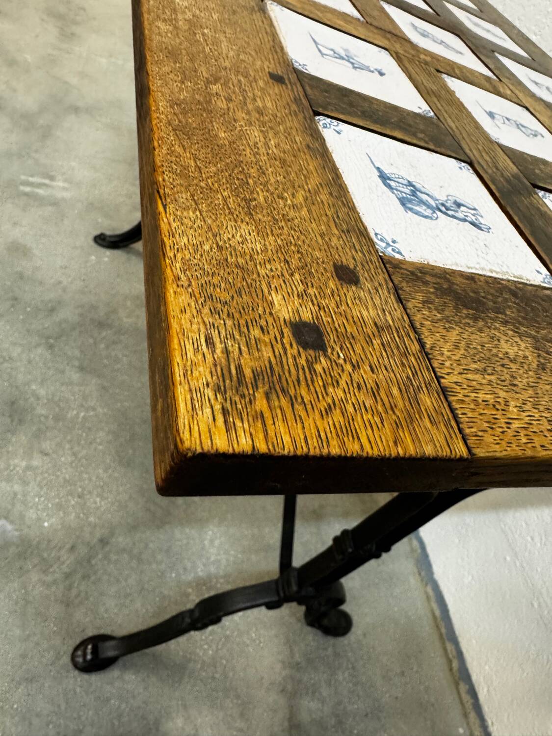Table bistro fer et bois revêtue des carreaux céramique