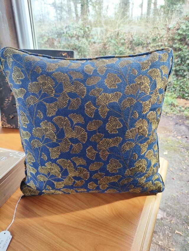 Decorative cushion amalys blue and gold