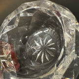 Salière double en cristal taillé signée Baccarat avec monture en métal