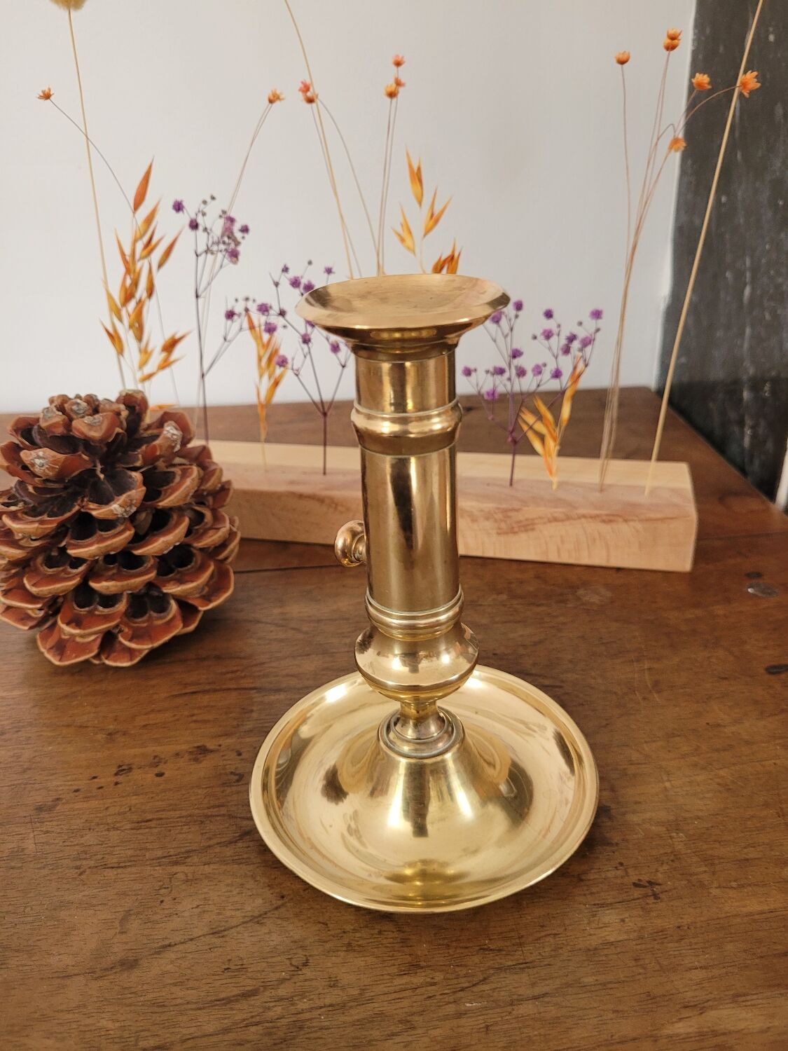 Push candle holder with hollow dish