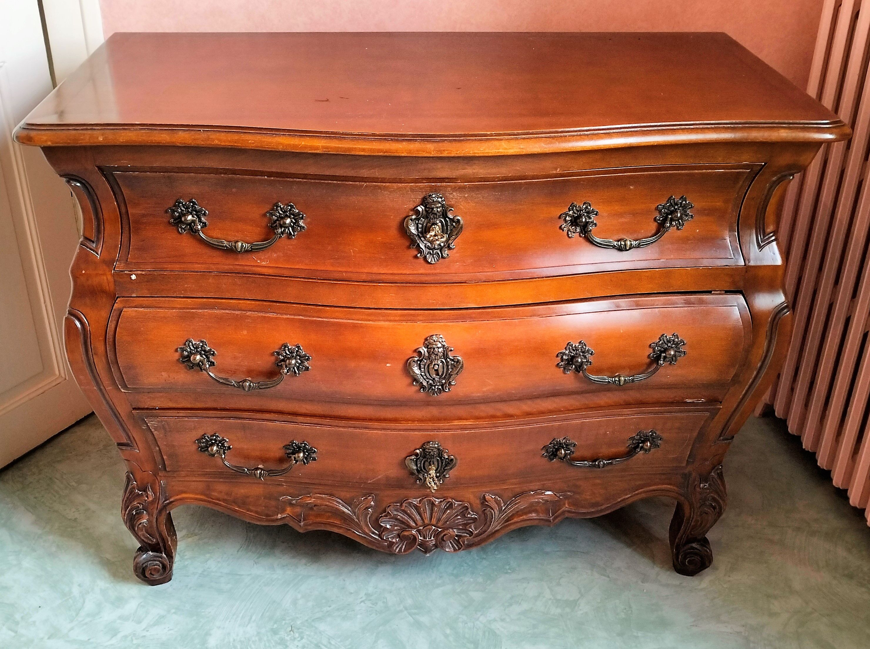 Chest of drawers tomb