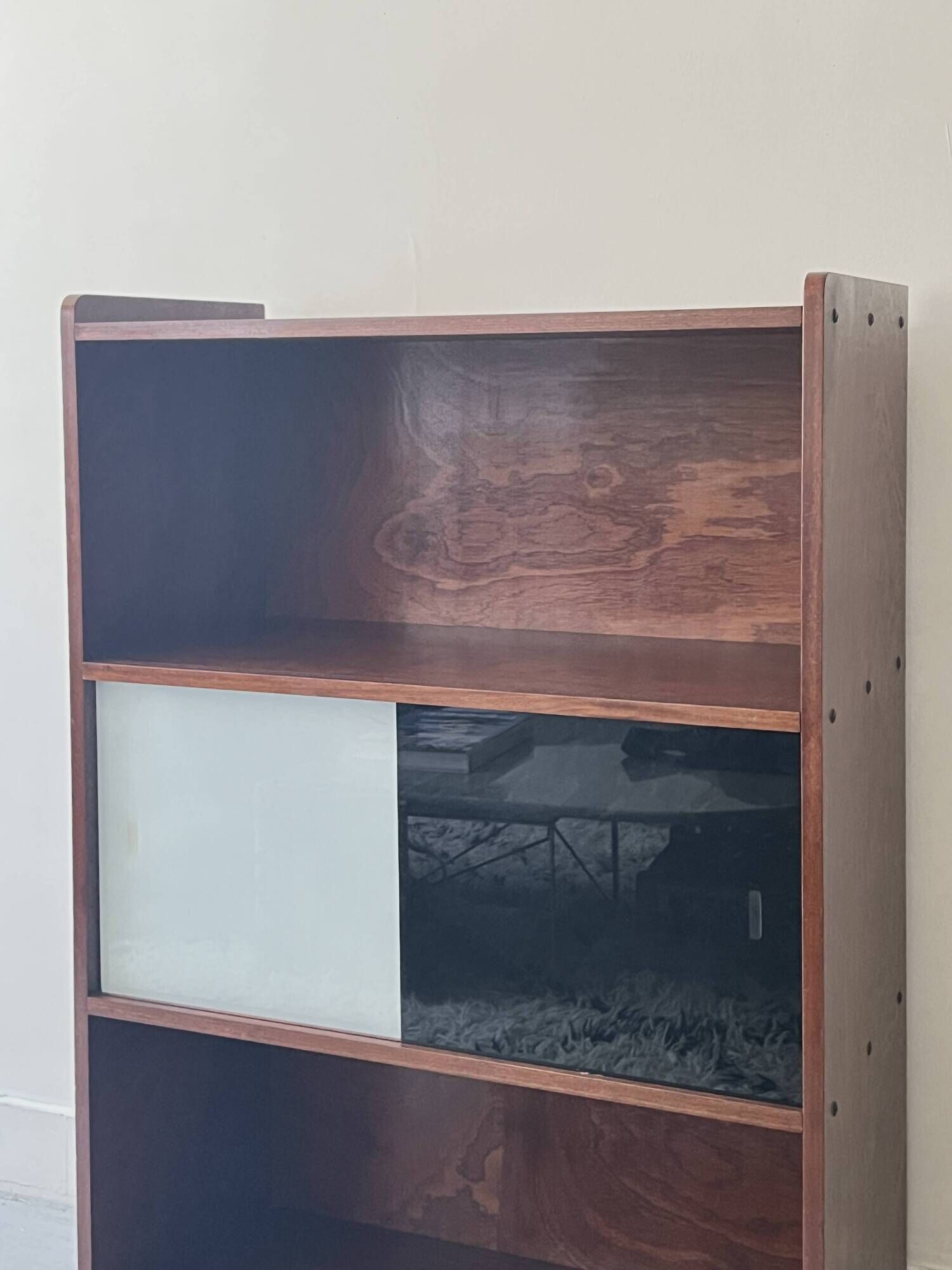 Grande bibliothèque bois mi- fermée par Rozaffy Éd.Meuble Oscar, design 50