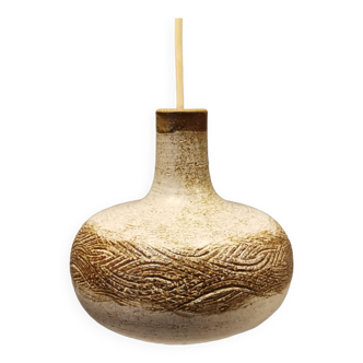 Petite lampe suspendue en céramique, du danois Axel Larsen pour sa propre entreprise Axella, estampillée à l'intérieur de la lampe