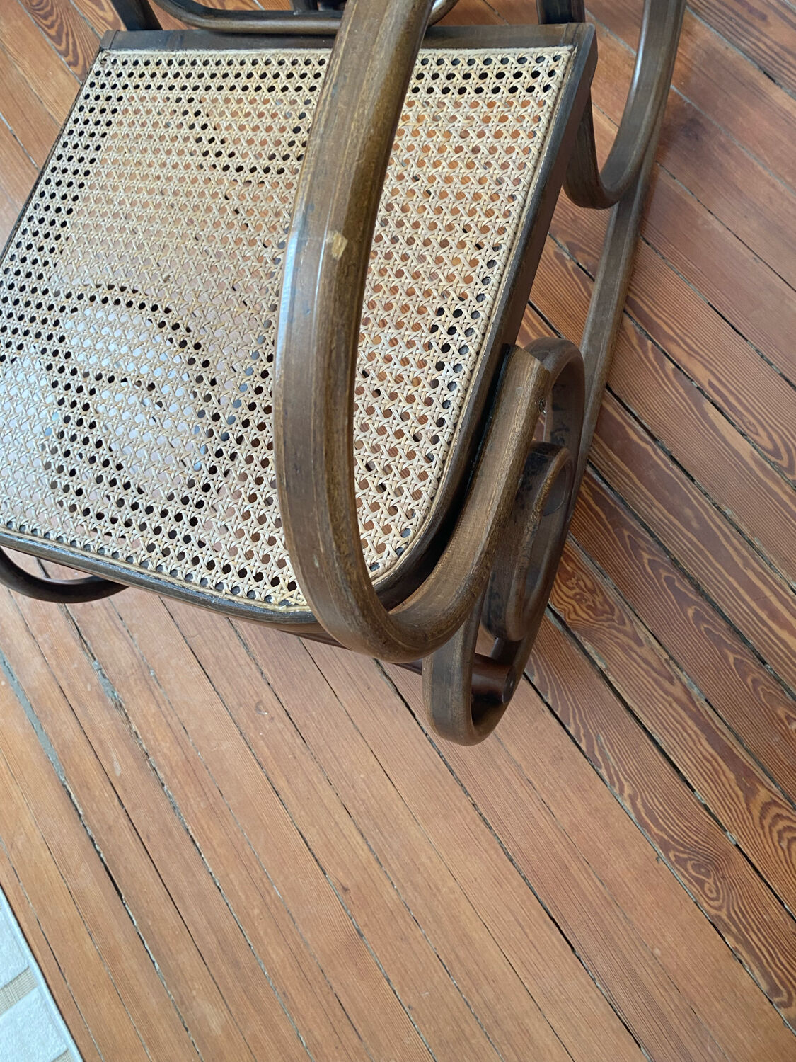 Rocking chair cannage