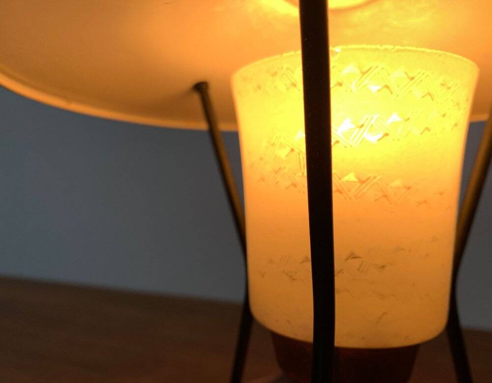 Small tripod table lamp in copper, 1950s.