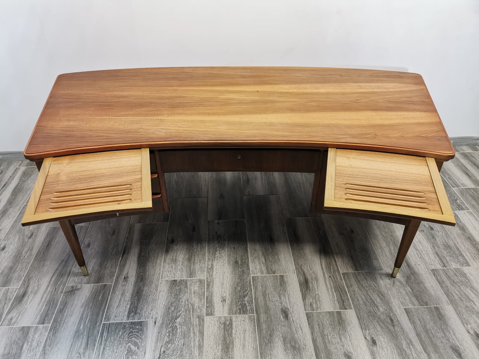 Bureau du milieu du siècle