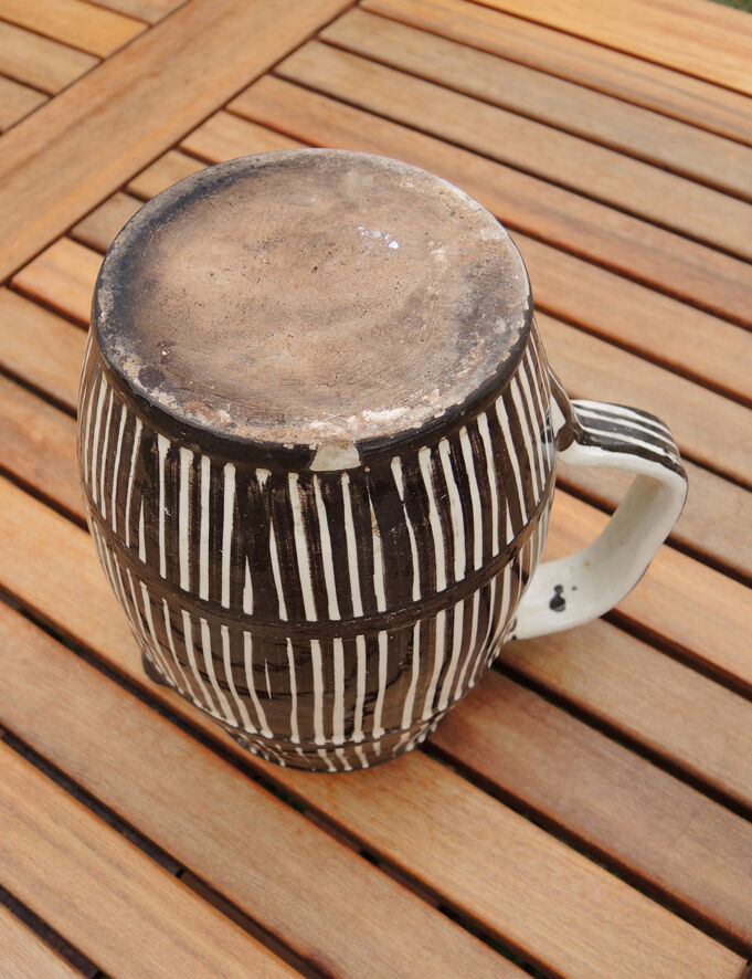 Former ceramic broc a brown and ecru stripes