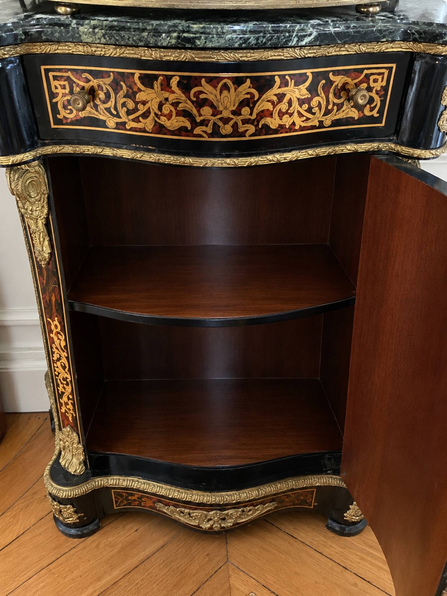 Furniture in the N III style