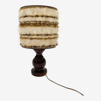 Lampe en bois avec abat-jour en laine et plastique années 70