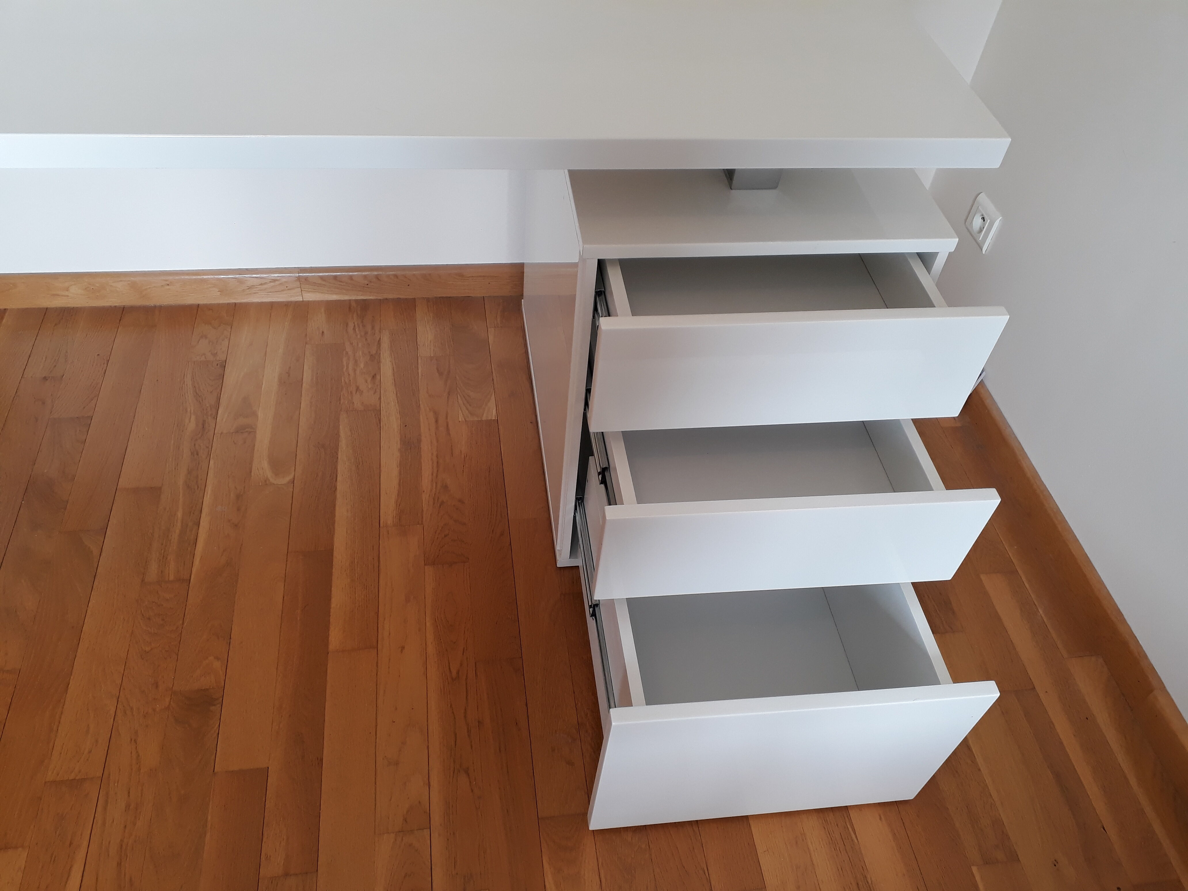 Bureau design laqué blanc
