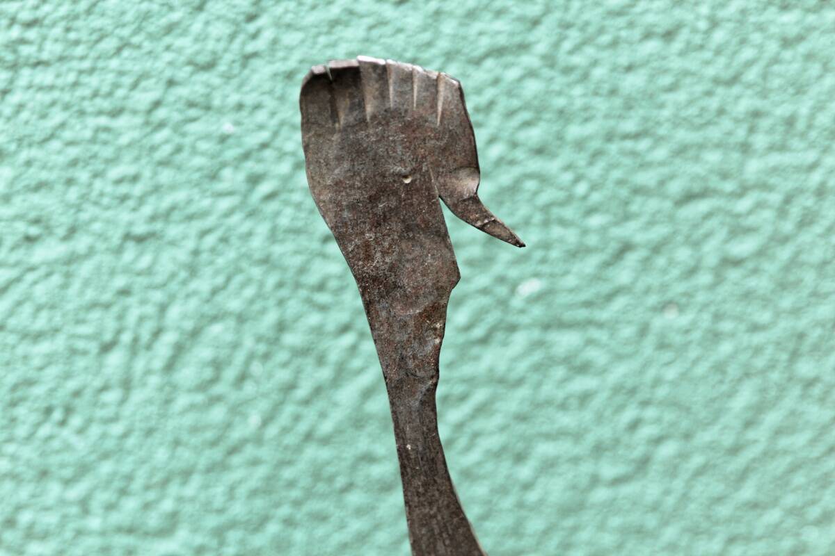 Wrought iron rooster candle holder, in the Marolles style