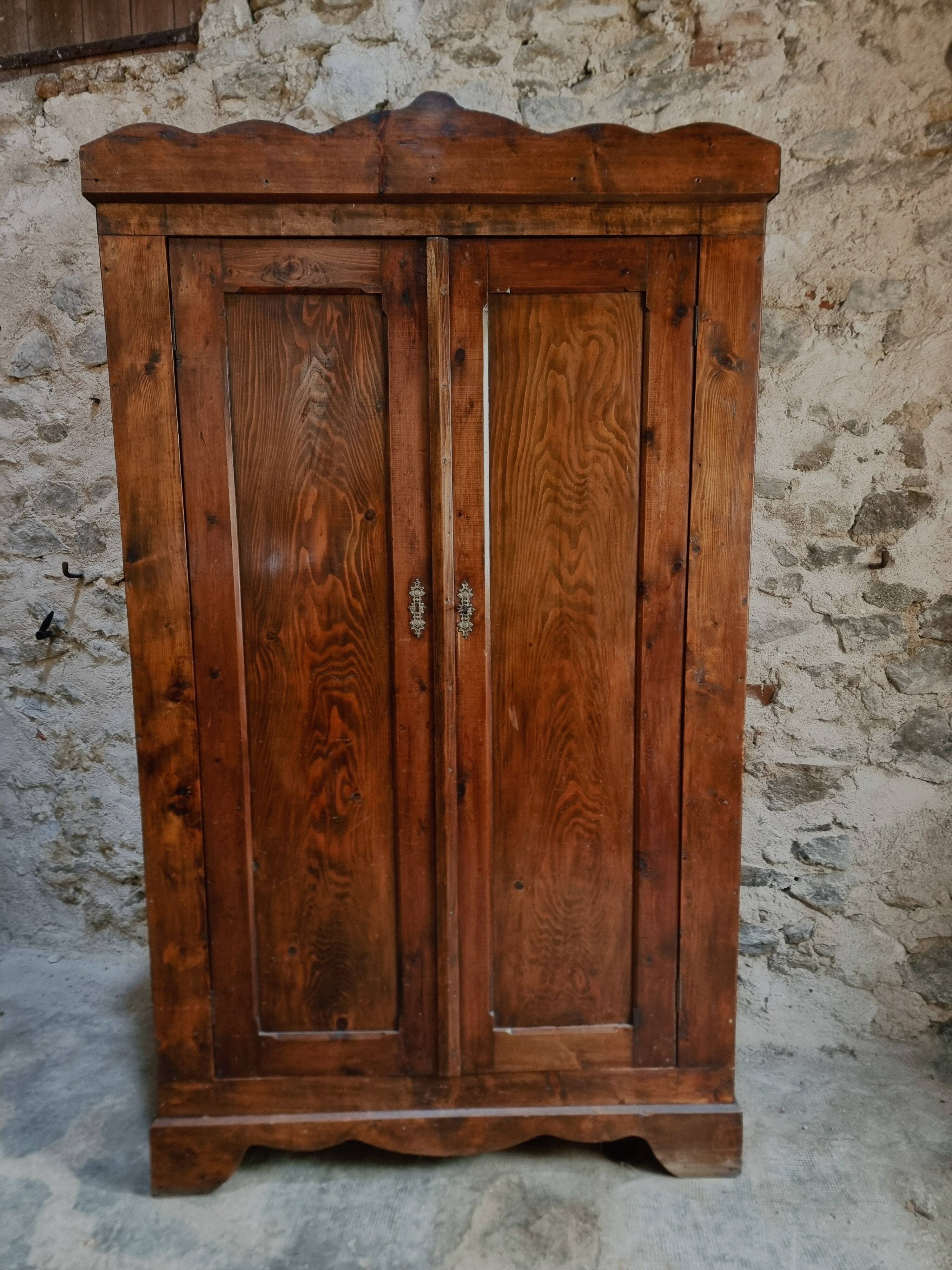Antique French pine bonnetière – rustic country wardrobe – circa 1900–1920