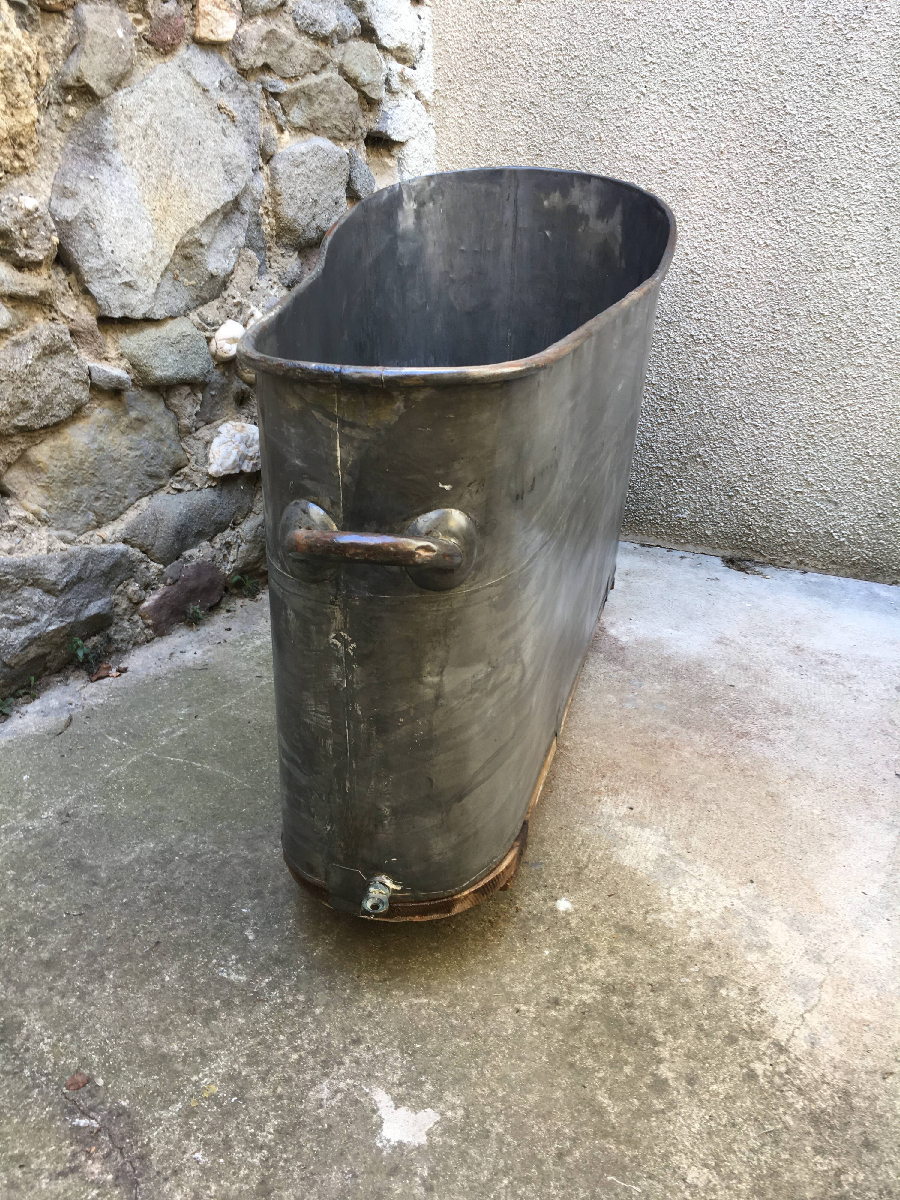 Baignoire en zinc socle bois XIXème siècle
