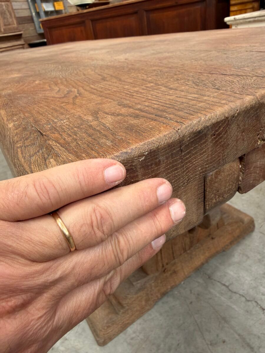 Table de type monastère en chêne