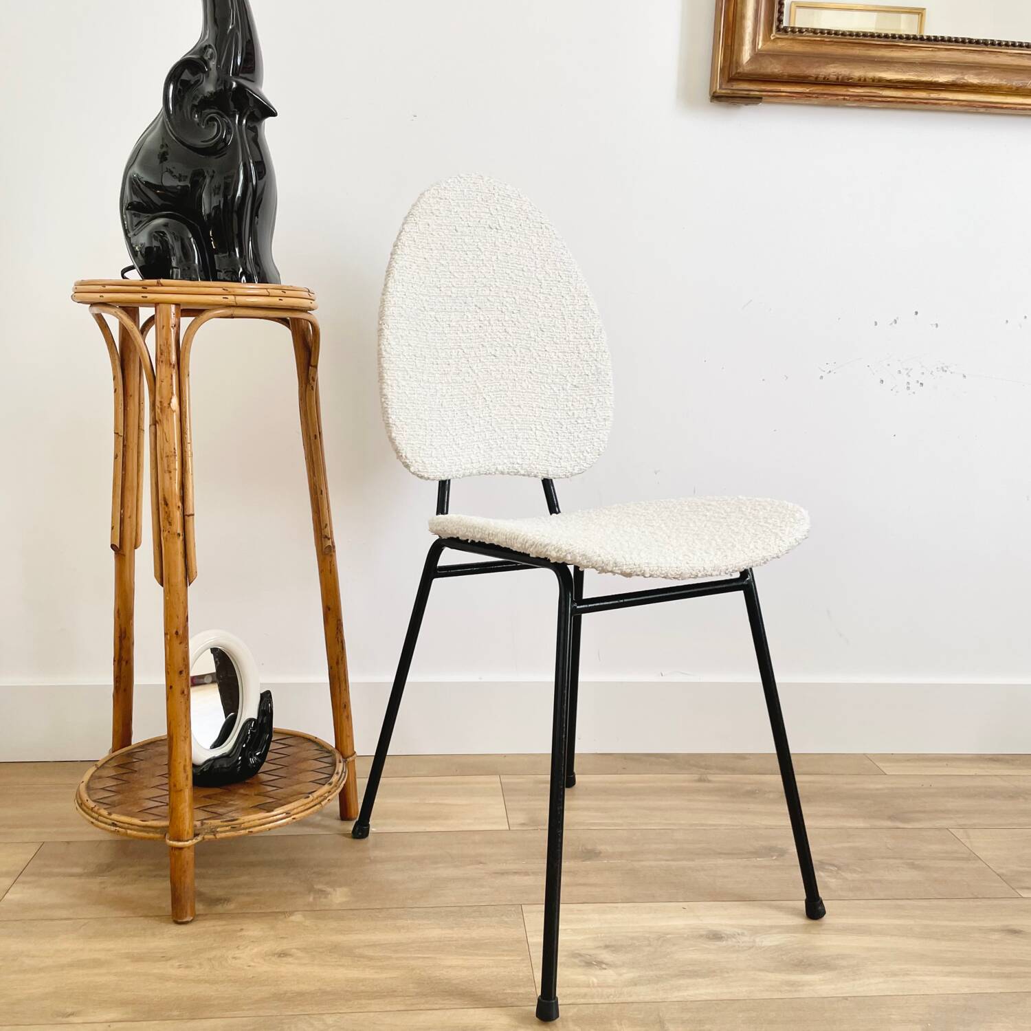 Chaise années 50 en tissu bouclette