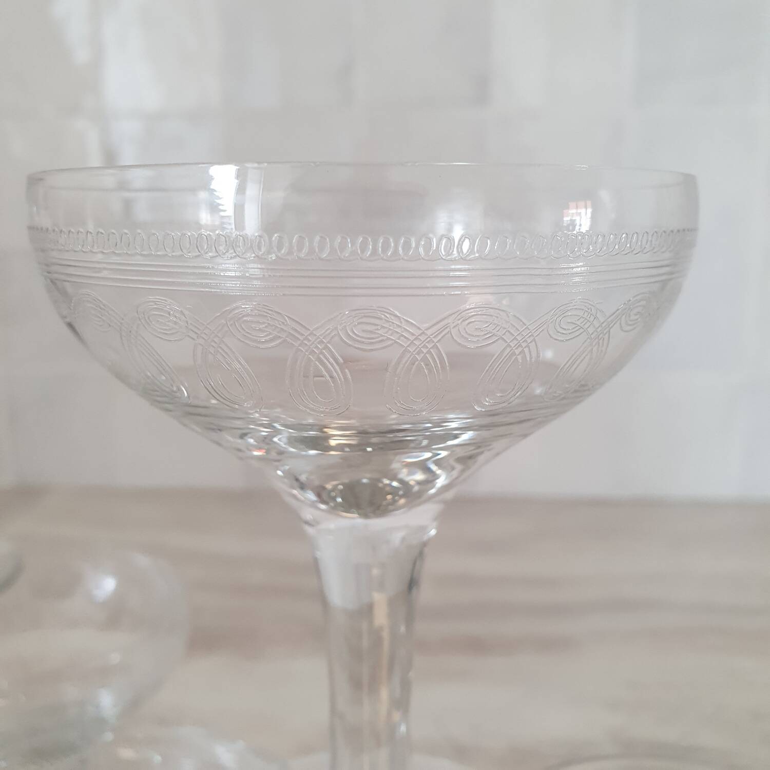 Champagne glasses in blown glass and chiseled decoration