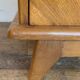 Commode vintage à 3 tiroirs pieds compas en chêne clair