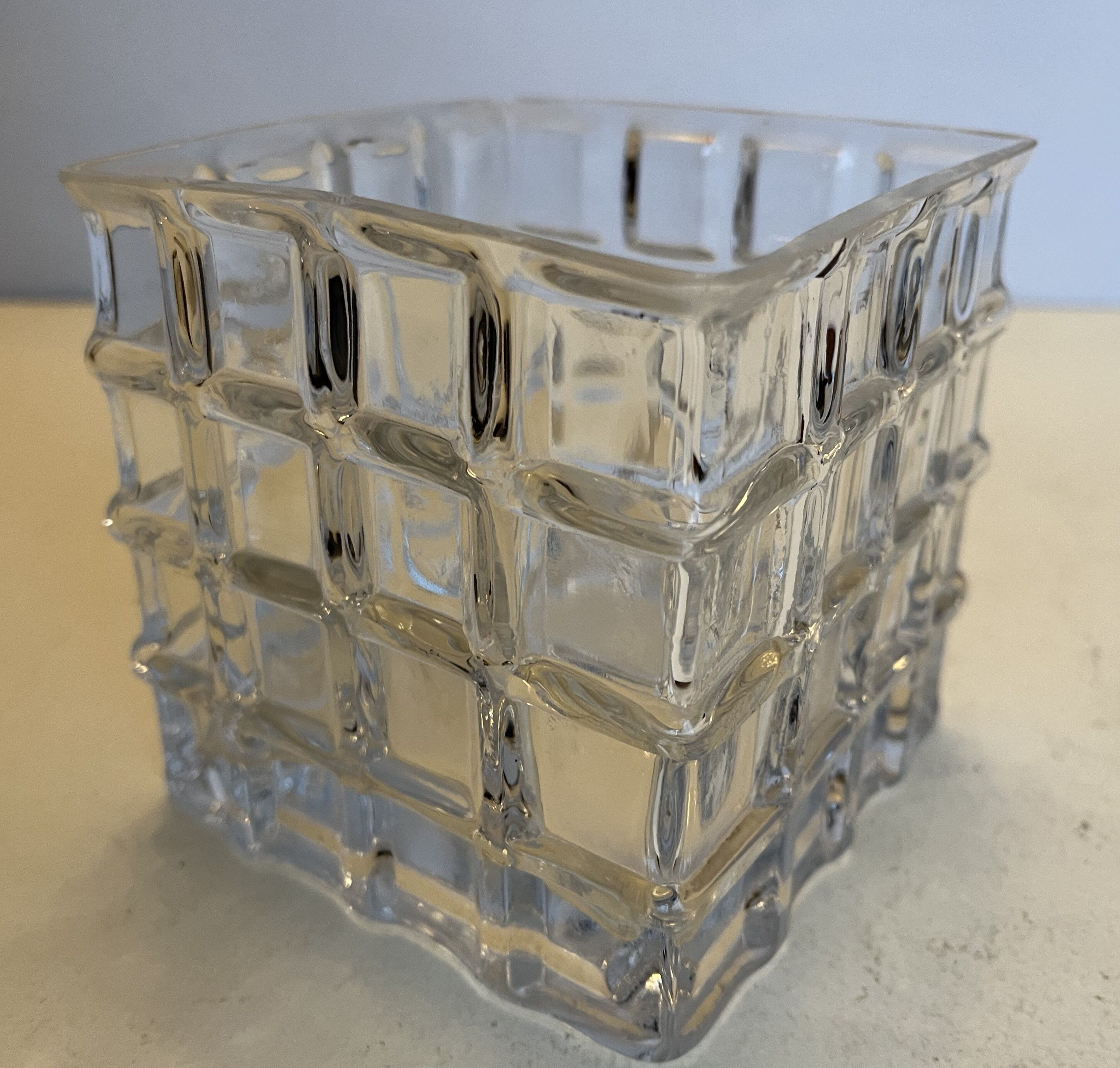 Glass cubic jar