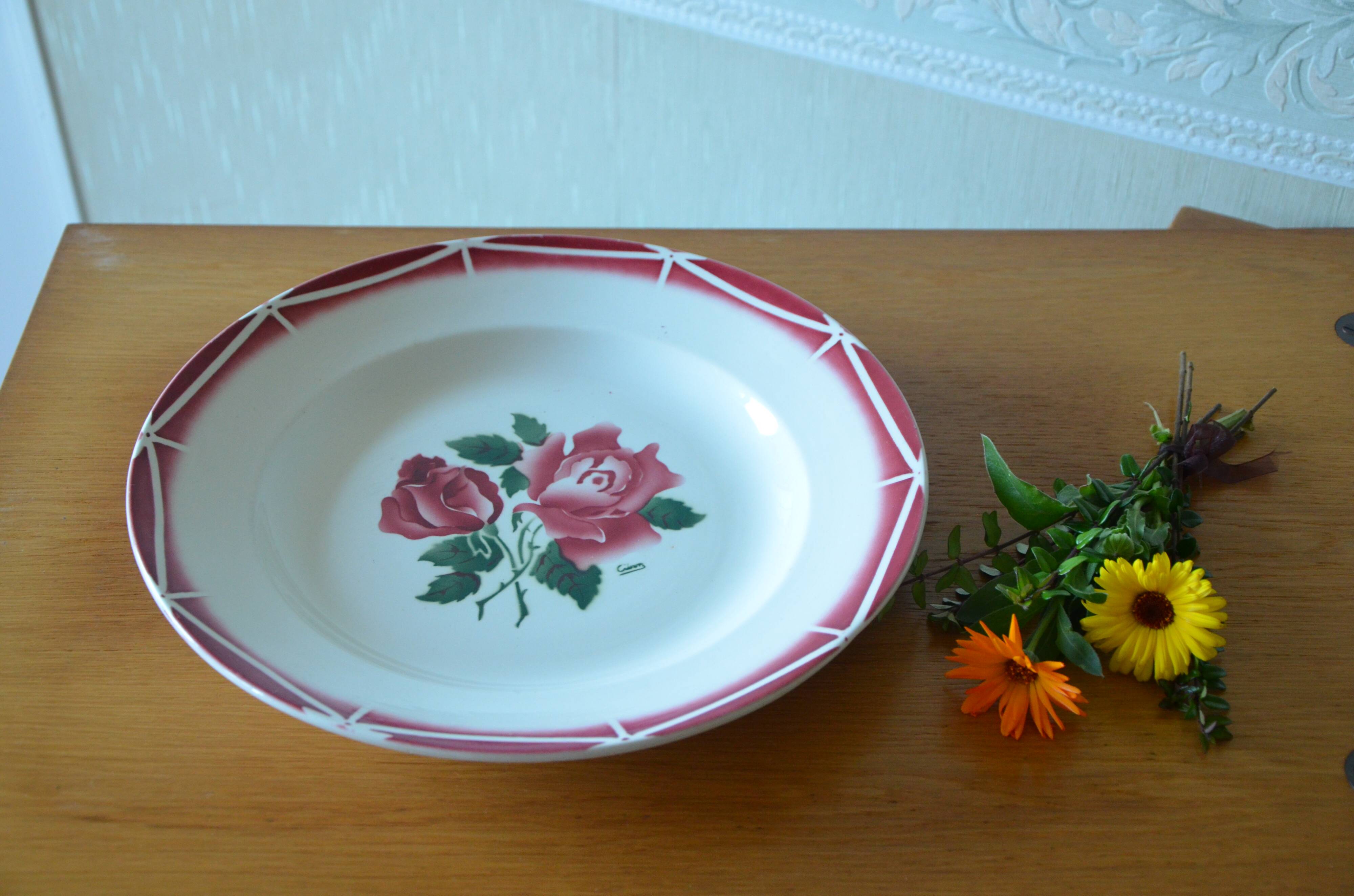 Semi-hollow dish Sarreguemines and Digoin, Cibon collection