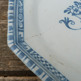 Plat XVIII éme en faience de Rouen bleu sur blanc