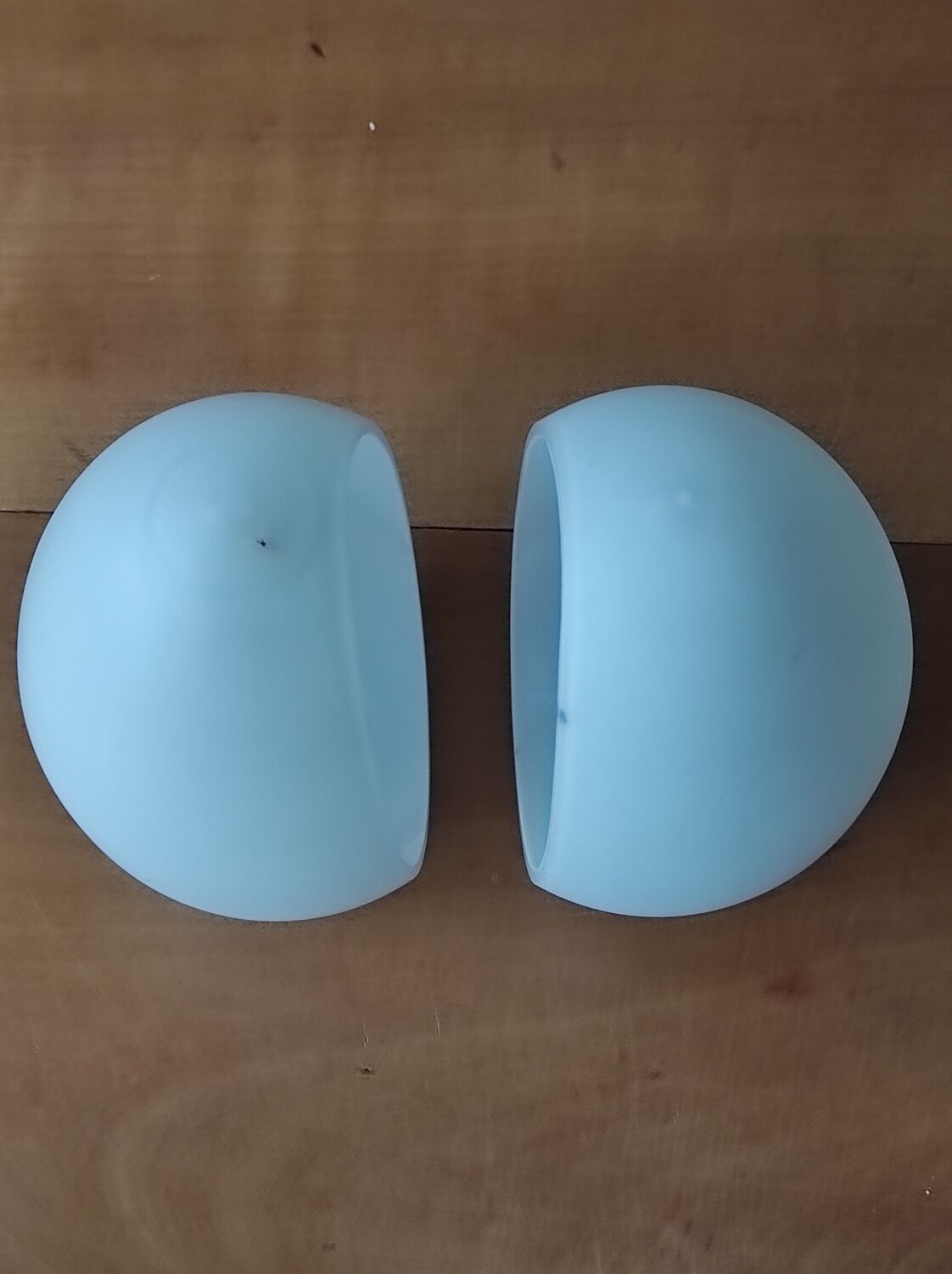 Lot de 2 demi-globes en opaline formeoeuf