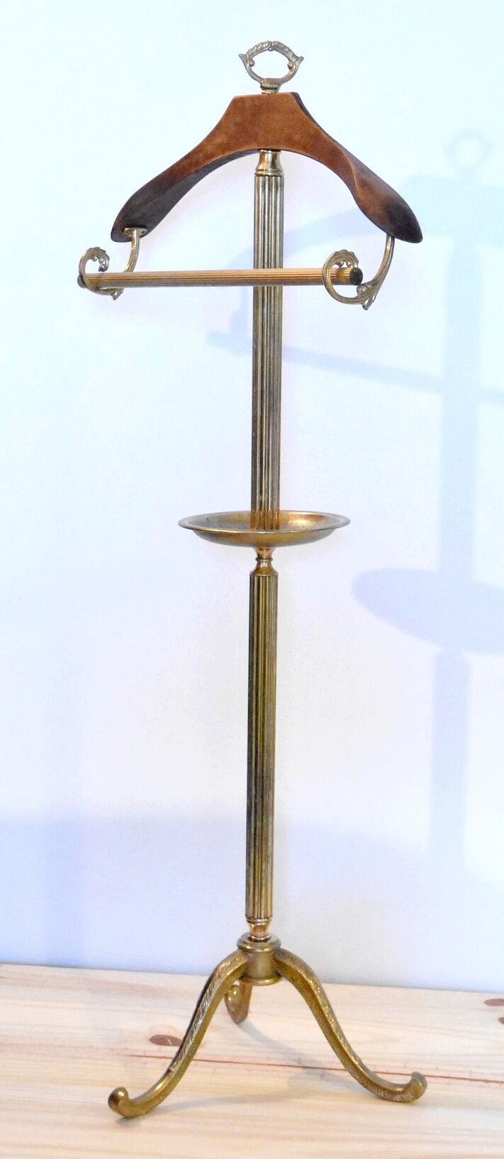 Retro night valet in brass and wood in Neoclassical style