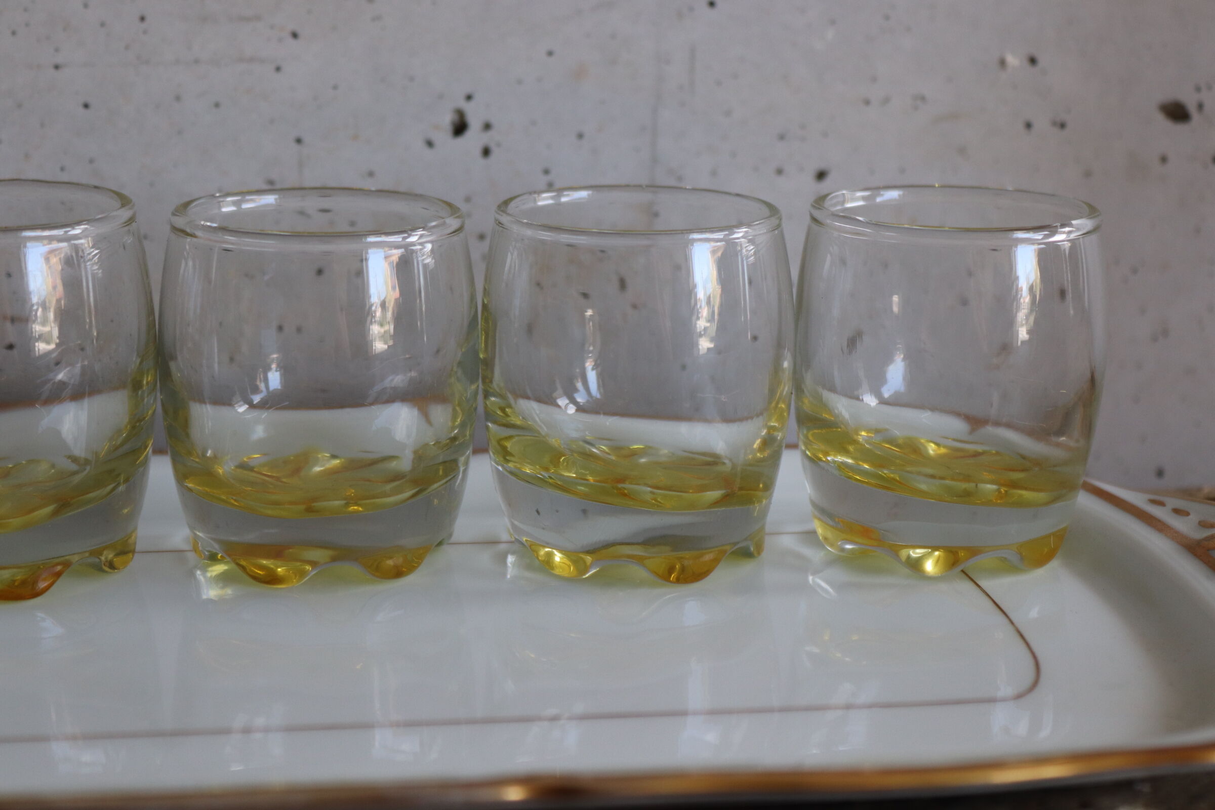 6 yellow shooter glasses / liquor