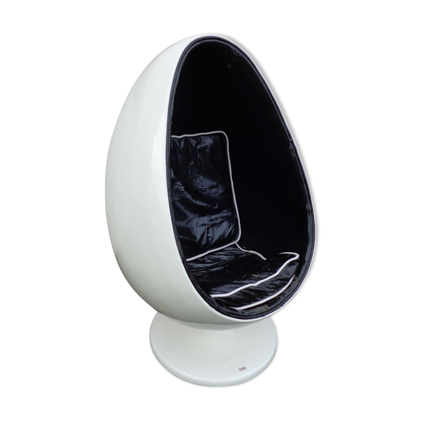 Kare egg chair design 90s