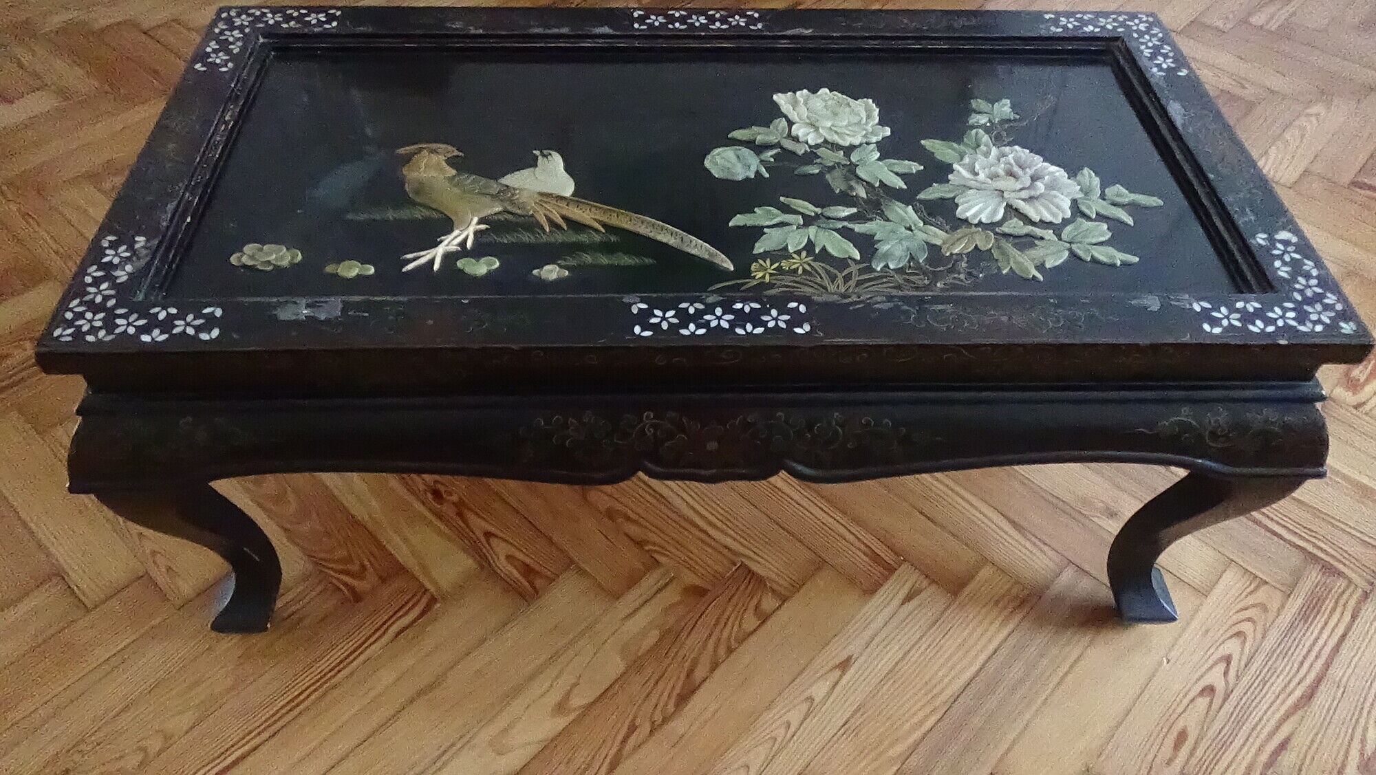 Table low décor birds with hard stones and mother of Pearl inlay