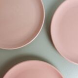 Set of 8 pink ceramic plates