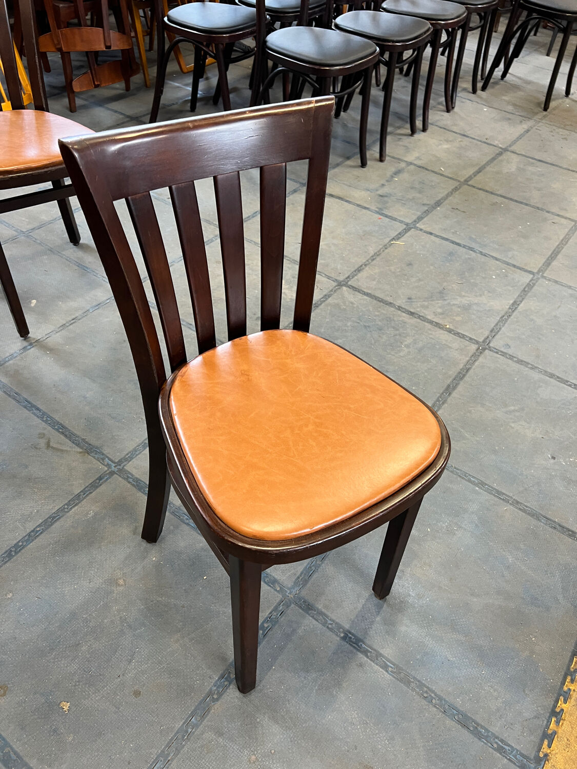 Suite de 4 chaises bistrot