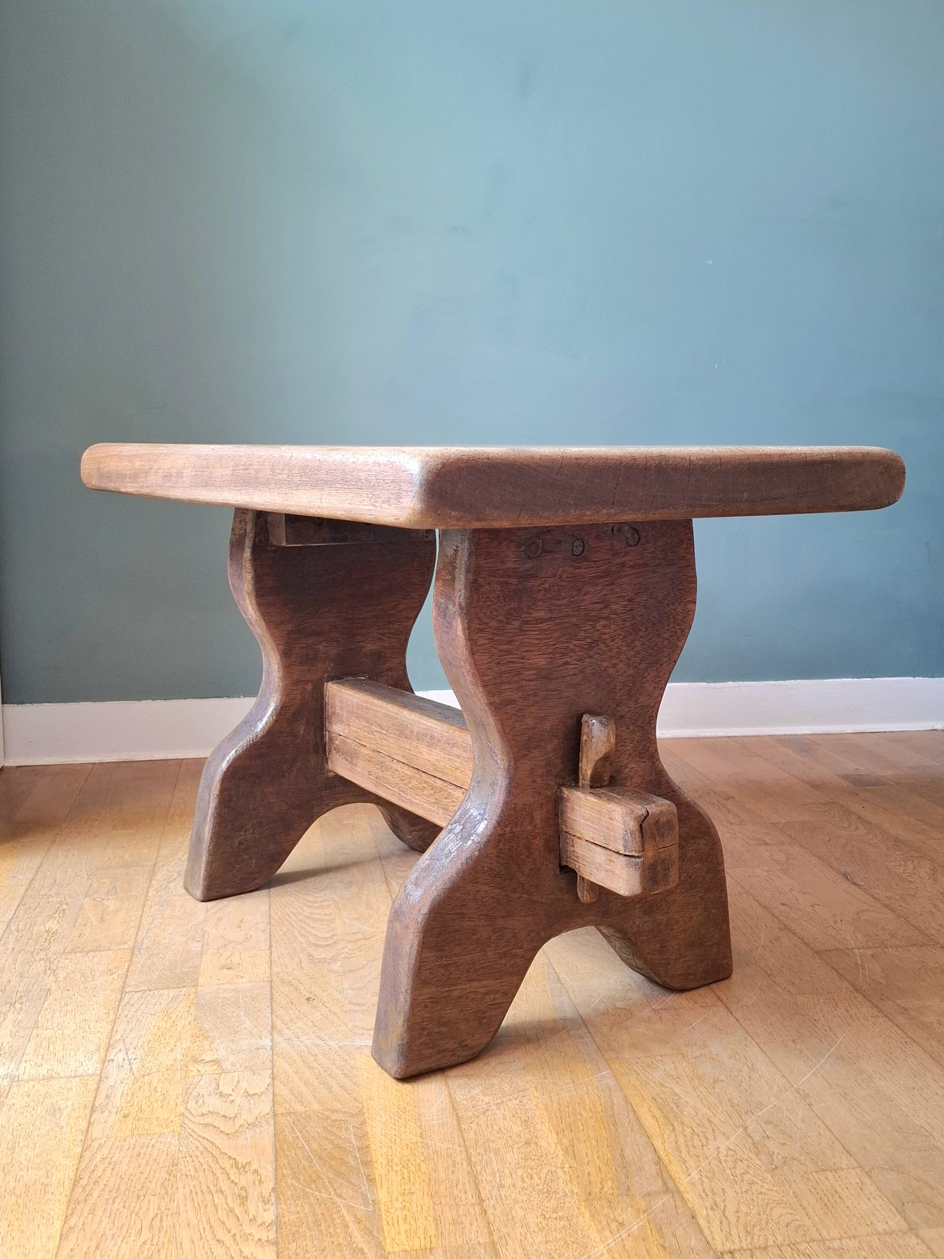 Table basse brutaliste