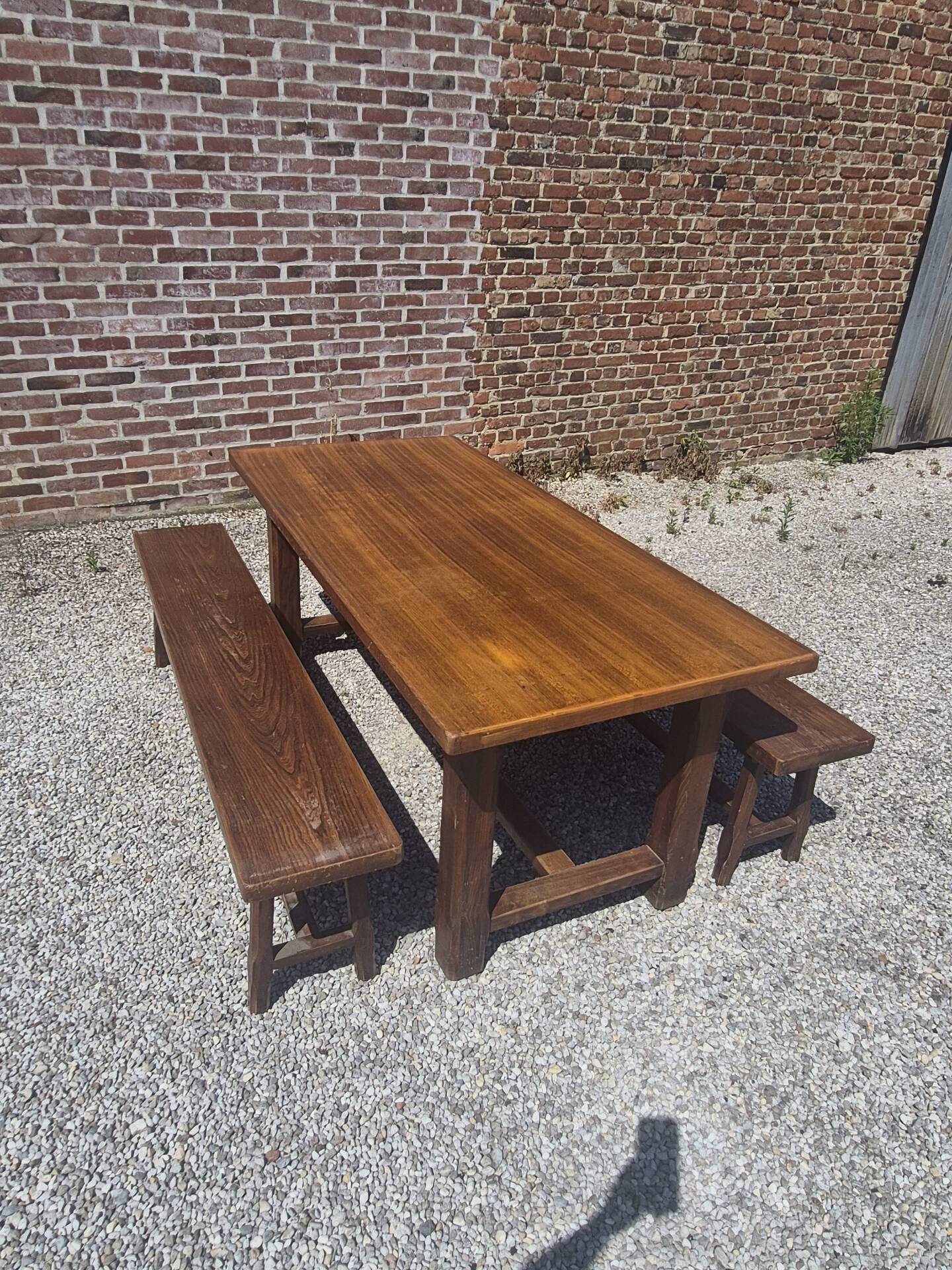 Table de ferme avec tiroirs et ses bancs