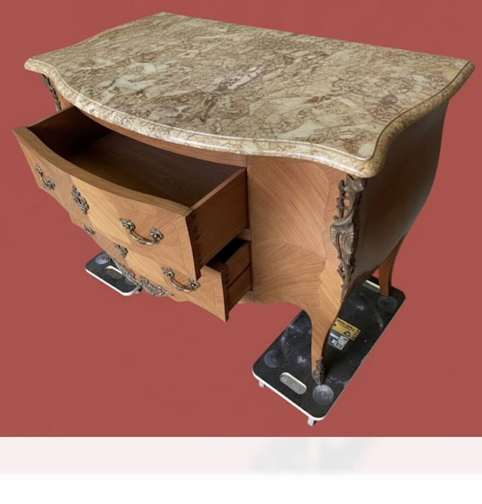 Curved commode
