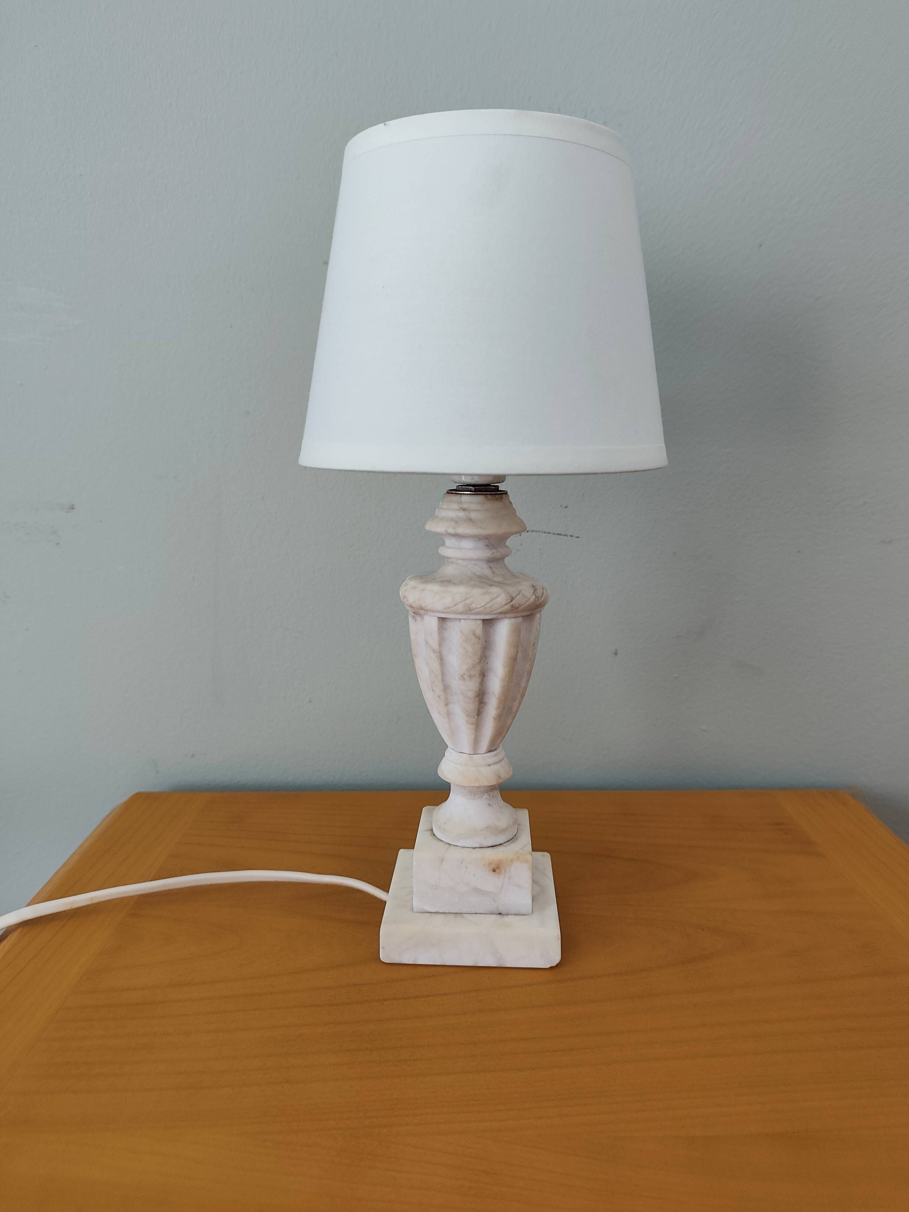 Lampe à poser en albâtre