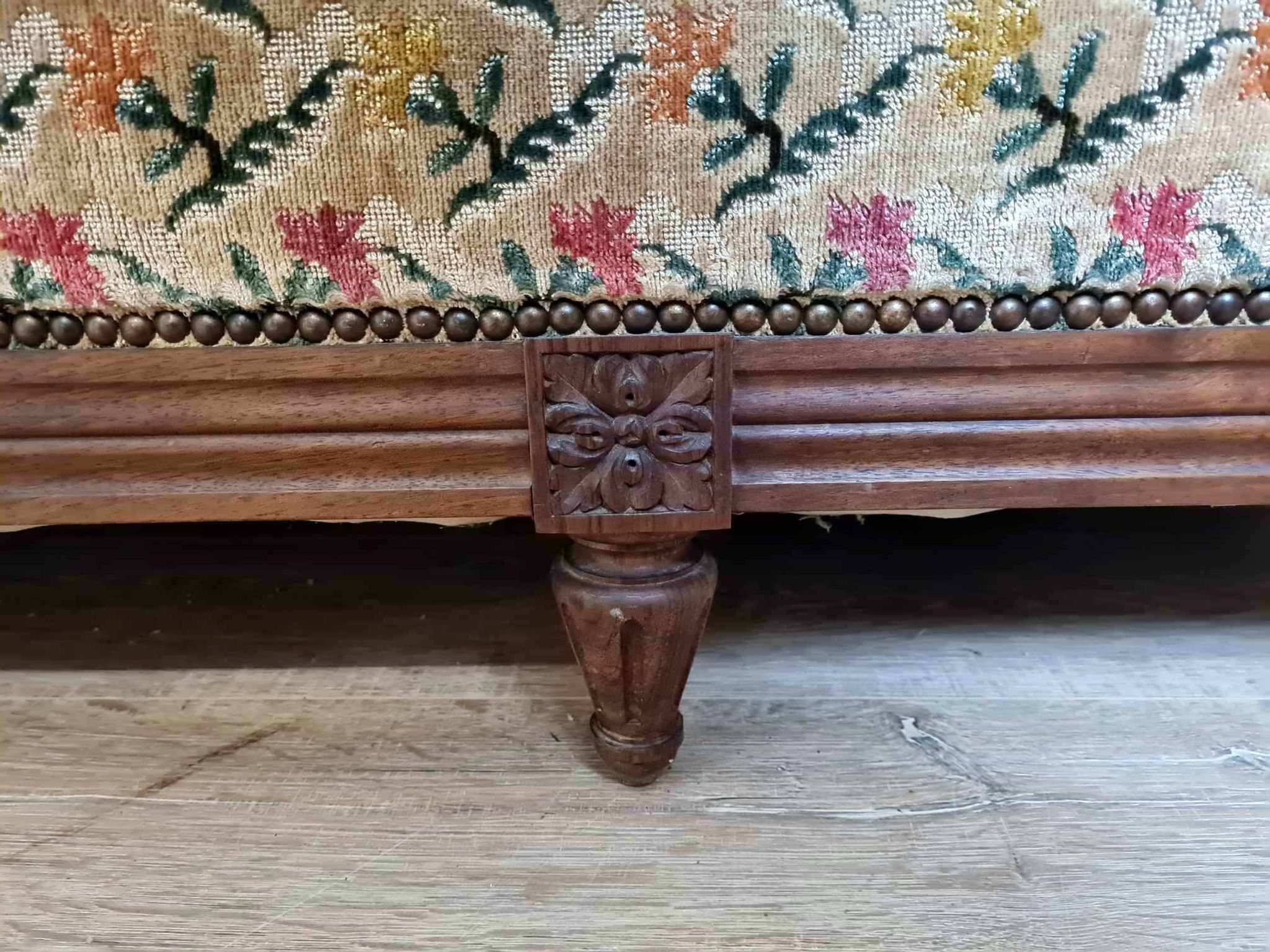 Louis XVI style bench circa 1900, geneva velvet tapestry with floral decorations