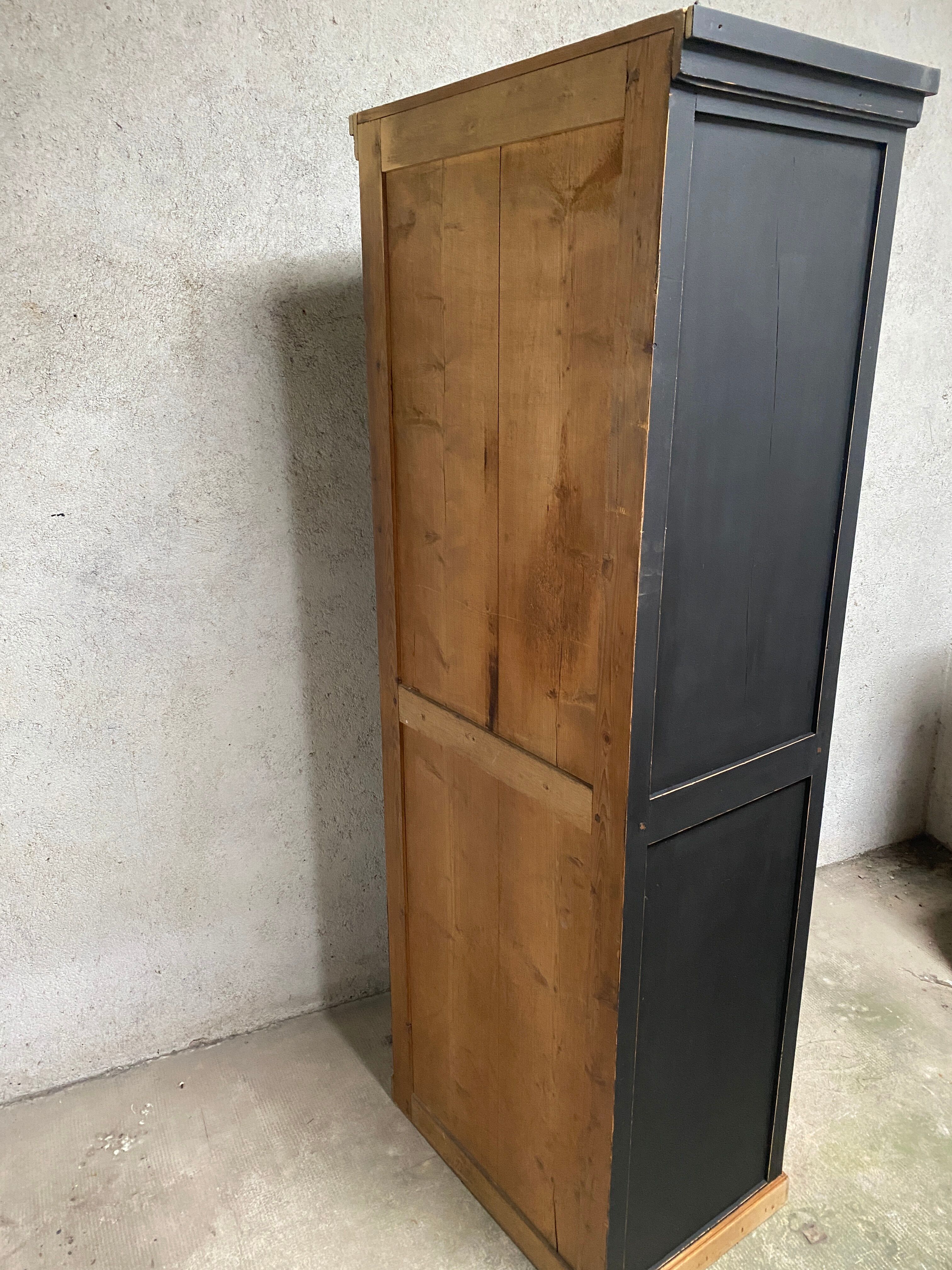 Bonnetière armoire parisienne noire